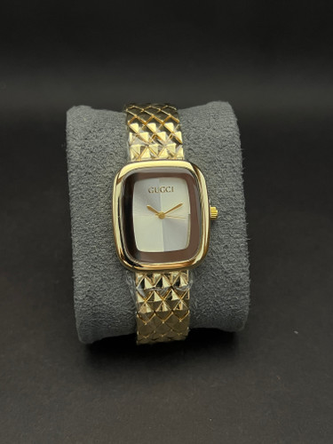 ساعت مچی زنانه مارک گوچی بند فلزی طرح تراشدار_قاب مستطیل صفحه سفید