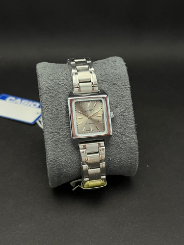 ساعت مچی زنانه مارک کاسیو بند استیل نقره ای -قاب تانکی مستطیلی صفحه طوسی