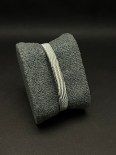 دستبند مردانه مدل بنگل فنری فول استیل نقره ای رنگ ثابت