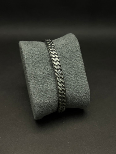 دستبند مردانه مدل بنگل طرح کارتیر فول استیل نقره ای رنگ ثابت